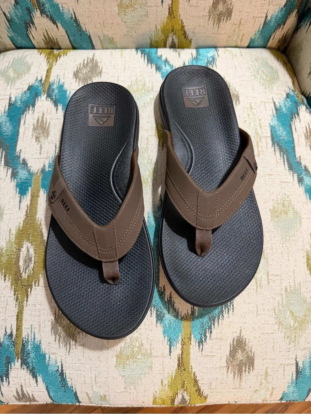 Reef Men’s Dark Brown & Black Leather Thong Sandals
